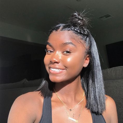 @kiaranlanier #flawless #fleek #darkskin #blackgirlsrock #womanism #blackwomen #essence #melanin #darkskinblackgirls #queen #blackqueen #thedarkerthebetter #blackwomenbelike #problack #blackpower #blacklove #blackexcellence #blackbeauties #blackgirlsarelit #melaninonfleek #blackgirlsarepoppin #melanin Natural Straight Hairstyles, Straightening Natural Hair, Natural Straight Hair, Frontal Hairstyles, Short Straight Hair, Human Virgin Hair, Relaxed Hair, Baddie Hairstyles, How To Make Hair