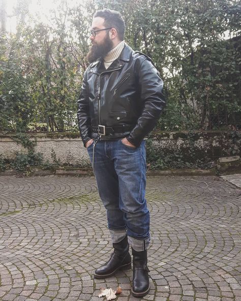 Federico Carlucci on Instagram: “•Schott 618 horsehide •Edwin selvedge denim •John lofgren engineer boot…” Engineer Boots Outfit, Engineer Boots, Men Streetwear, Selvedge Denim, Mens Shoes Boots, Biker Style, Mens Streetwear, Men's Style, Jeans Style