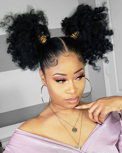 • 💥 Pom Pom Puffs 💥 #NaturalHair Pom Pom Hairstyle, Pom Hairstyle, Bow Bun Hairstyle, Yarn Hairstyles, Afro Puff Hairstyles, Medium Black Hair, Gold Yarn, Bow Bun, Hair Puff