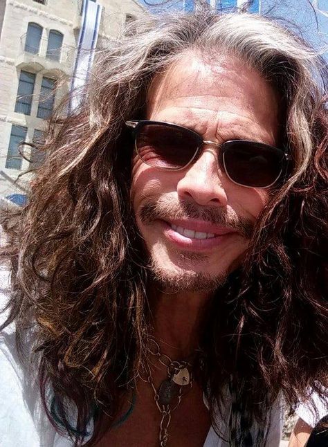 ♥ Seteven Tyler ♥ Cs Steven Tyler Selfie, Calvin And Hobbes Wallpaper, Steve Tyler, Chelsea Tyler, Guys Haircuts, Tyler Aerosmith, Steven Tyler Aerosmith, Book Photography Instagram, Brian Littrell