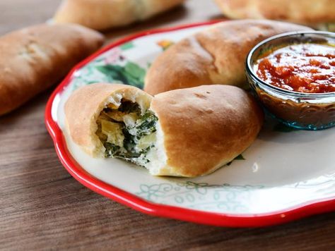 Easy Meals For Entertaining, Best Artichoke Recipe, Calzones Recipe, Food Network Recipes Pioneer Woman, Ree Drummond Recipes, Spinach Artichoke Chicken, Calzone Recipe, Artichoke Chicken, Artichoke Recipes