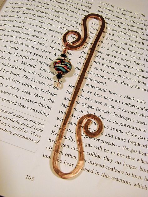 Hammered Copper Wire bookmark | Copper and Lampwork Bookmark by DingbatsandDoodads on Etsy, $10.00 Hand Made Lamp, Wire Bookmarks, Made Lamp, Copper Wire Crafts, Wire Knitting, Copper Crafts, Beaded Bookmarks, Diy Bookmarks, Metal Bookmarks