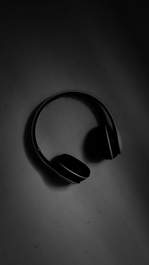 Headphones with a black and gray background and a monochrome photo style Black And Gray Background, Monochrome Photo, Photo Style, Black Headphones, Photo Styling, Samsung Gear Fit, Black And Gray, Gray Background, Samsung Gear Watch