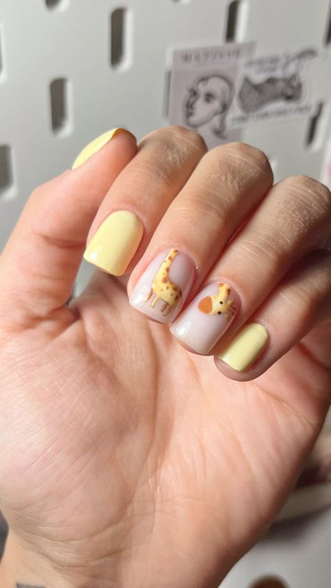 Cute Animal Nails, Giraffe Nail Art, Chicken Nails, Dinosaur Nails, Giraffe Nails, Yellow Manicure, Moodboard Wallpaper, Animal Nail Designs, Themed Nails