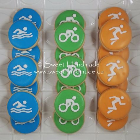 Running Cookies Decorated, Swim Cupcakes, Triathlon Party, Swimming Cupcakes, Running Cookies, Sport Cookies, Handmade Cookies, Sports Cakes, Sport Cakes