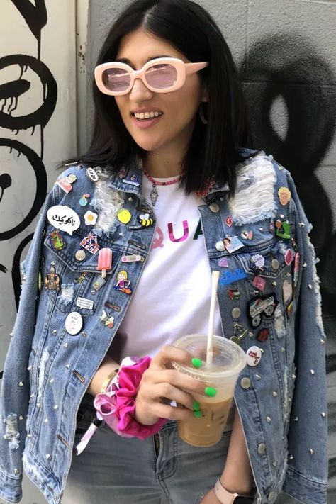 Diy Enamel Pin, Bedazzled Ideas, Brooch Styling, Enamel Pins Jacket, Star Spider, Enamel Pins Diy, Patches Clothing, Pins On Denim Jacket, Jean Jacket Diy