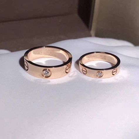 Cartier Nail Ring, Love Ring Cartier, Cartier Love Band, Band Couples, Rings Cartier, Cartier Wedding Bands, Cartier Wedding Rings, Cartier Love Wedding Band, Swarovski Jewelry Rings