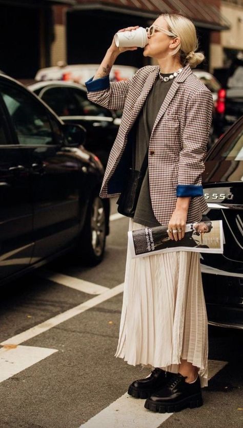 Street Style Jeans, Street Style New York, Stile Casual Chic, Nyfw Street Style, Outfit Vintage, Looks Street Style, Fashion Weeks, Street Style Inspiration, Trend Fashion