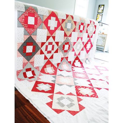 Meadowland Quilt, Computerized Quilting, Plus Quilt, White Quilts, Red And White Quilts, Color Study, Join The Club, Heart To Heart, Scrap Quilt