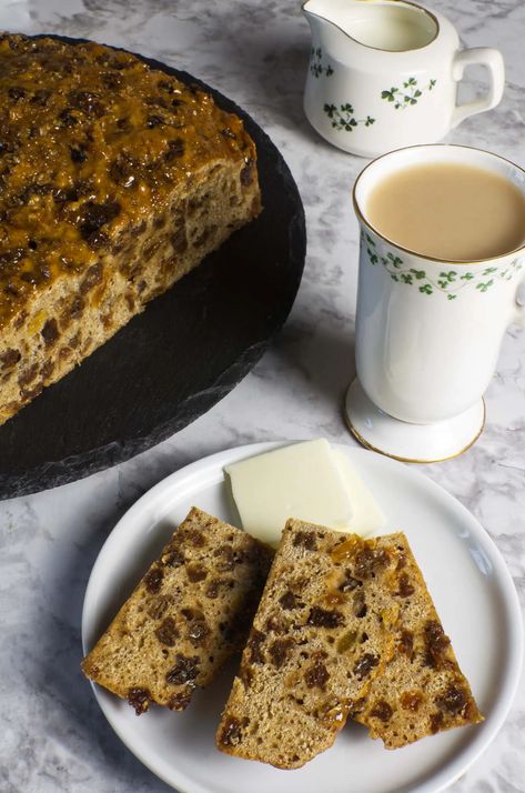 Traditional Irish Barmbrack (Bairin Breac) Barmbrack Bread, Irish Barmbrack, Barmbrack Recipe, Halloween In Ireland, Irish Bread, Irish Recipes Traditional, Irish Food, Glace Cherries, Summer Side Dishes