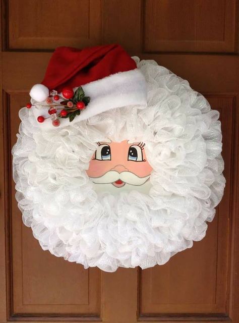 Santa Wreath Diy, Holiday Mesh Wreaths, Dollar Tree Crafts Diy, Christmas Wreath Designs, Christmas Topiary, Burlap Flower Wreaths, Dollar Store Christmas Crafts, Diy Christmas Wreaths Ideas, Christmas Wreaths Ideas