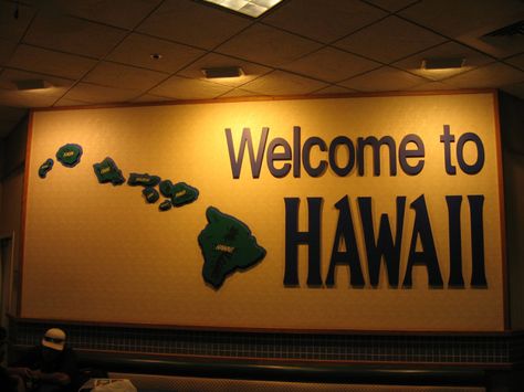 Hawaii Sign, Welcome To Hawaii, Honolulu International Airport, Hawaii Ocean, Hawaiian Airlines, State Signs, Hawaii Homes, Aloha Hawaii, Honolulu Hawaii