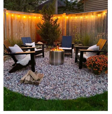 Small Corner Yard Ideas, Corner Firepit Ideas Outdoor, Corner Patio Fire Pit, Small Yard Fire Pit Ideas Backyard Designs, Small Fire Pit Ideas Backyard On A Budget, Outdoor Gravel Sitting Area, Corner Yard Fire Pit Ideas, Corner Fire Pit Backyard, Small Backyard Inspiration