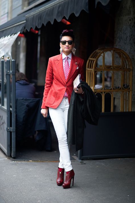 #streetstyle #style #streetfashion #fashion #outfit Esther Quek, Neutral Clothing, Lawyer Fashion, Men In Heels, Nyfw Street Style, Business Chic, Power Dressing, Androgynous Fashion, Suit Up