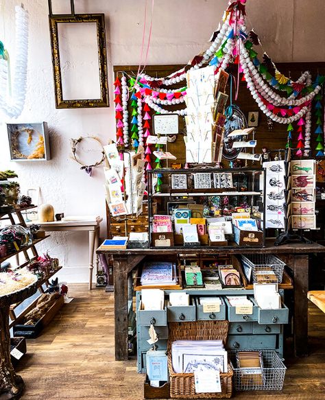 2021 Best Stationery Shops - The Shopkeepers Stationary Pop Up Shop, Vintage Reselling, Stationery Shops, Calligraphy Kit, Stationary Store, Boutique Display, Stationary Shop, Retail Displays, Dream Craft Room