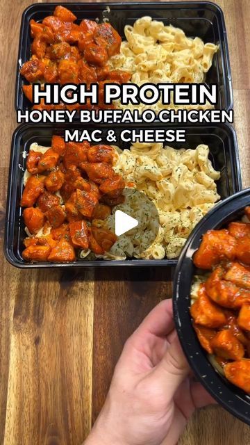 Only Food on Instagram: "Honey Buffalo Chicken Mac & Cheese!🔥 Easy High Protein Meal Prep💪🏼  Follow for more @xonlyfoodx  Credits: @_aussiefitness   (Per Serve - 4 Total) 512 Calories 43gC | 12gF | 79.5gP  Ingredients: 700g Diced Chicken Breast (raw weight - seasoned with salt, smoked paprika, garlic powder & onion powder) 350g Low Fat Cottage Cheese 65g Low Fat Cream Cheese (Philadelphia - or 4 light laughing cow cheese wedges) 35g Natural Cheddar (Dairyworks) 80ml Low Fat Milk 20ml Hot Sauce (Franks Redhot Buffalo Sauce) 320g Macaroni or Elbow Pasta (dry weight - Lulupasta Protein Elbow Pasta) 1 Tbsp Honey & 1 Tbsp Buffalo Sauce (mix with cooked chicken)  Don’t forget to check out my digital cook book with over 150 recipes like this one!👨🏻‍🍳♥️  Steps: 1. Season diced chicken. 2. Ad High Protein Pasta Recipes, Honey Buffalo Chicken, Easy High Protein Meal Prep, Protein Meal Prep, Easy High Protein Meals, High Protein Meal, High Protein Meal Prep, Healthy High Protein Meals, Healthy Lunch Meal Prep