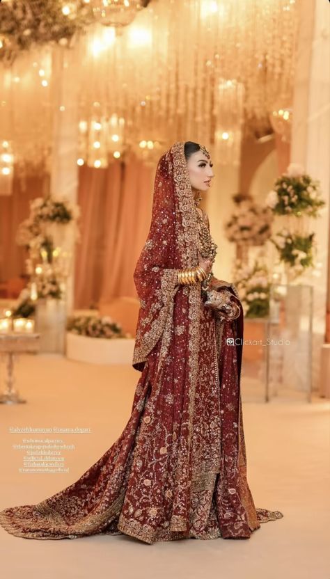 Barat Lehnga, Indian Lehangas, Red Pakistani Bridal Dress, Asian Wedding Dress Pakistani, Pakistani Bridal Dress, Dress Pakistani, Red Bridal Dress, Shadi Dresses, Desi Wedding Dresses