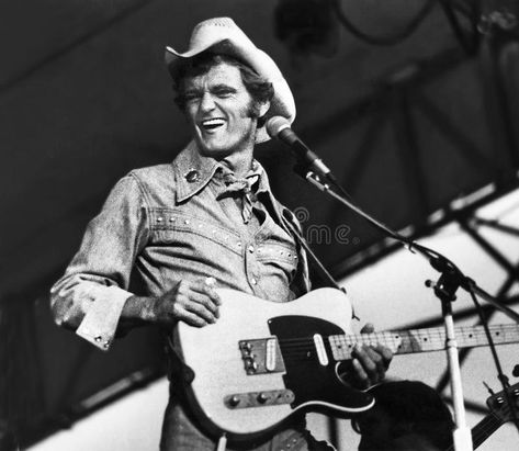 Jerry Reed. Country music singer, guitarist, and film actor, Jerry Reed, is havi , #sponsored, #singer, #guitarist, #film, #music, #Jerry #ad Jerry Reed, Don Williams, Hank Williams Jr, Smokey And The Bandit, Outlaw Country, Merle Haggard, Film Music, Hank Williams, Southern Rock