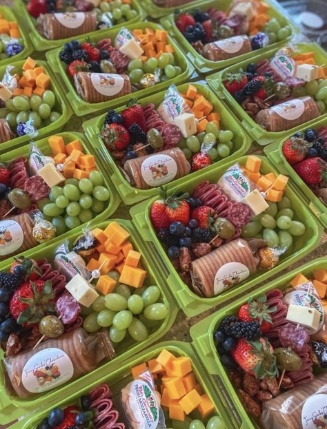 Fancy Snacks, Charcuterie Lunch, Teacher Lunch, Adult Snacks, Teacher Lunches, Snack Boxes Healthy, Family Meal Prep, Charcuterie Gifts, Lunch Catering