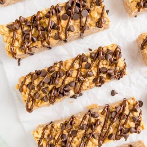 Peanut Butter Granola Bar Recipe, Chocolate Peanut Butter Granola, Easy Kids Breakfast, Granola Bar Recipe Chewy, Chewy Granola Bars Homemade, Peanut Butter Breakfast Bar, Peanut Butter Granola Bars, Overnight Oats Recipe Easy, Chocolate Granola Bars