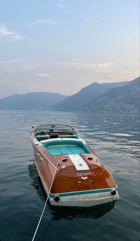 Riva Boat Aesthetic, Chris Craft Runabout, Riva Aquarama, Wooden Speed Boats, Riva Boat, Cruiser Boat, Classic Wooden Boats, Vintage Boats, Cool Boats