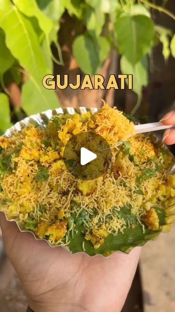 Jain Food, Travel India Beautiful Places, Gujarati Snacks, Jain Recipes, Mumbai Street Food, Mumbai Food, Breakfast Places, Break Fast, Gujarati Food