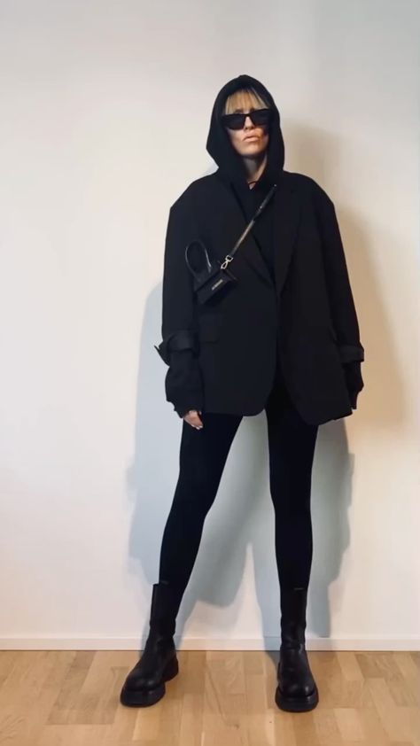 Hoodie With Boots Outfit, Hoodie With Blazer, Black Hoodie Outfit Aesthetic, Blazer With Hoodie, Jacquemus Hoodie, With Boots Outfit, Hoodie Outfit Aesthetic, Black Hoodie Outfit, Hoodie Zara