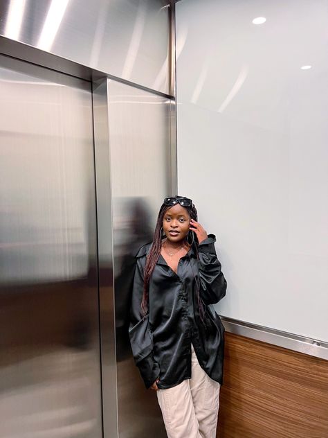 Oversized Black Satin Shirt Outfit, Satin Dress Shirt Outfit, Oversized Satin Shirt Outfit, Oversized Shirt Styling, Black Satin Shirt Outfit, Silk Button Down Shirt Outfit, Styling A Shirt, Satin Shirt Outfit, Black Satin Shirt