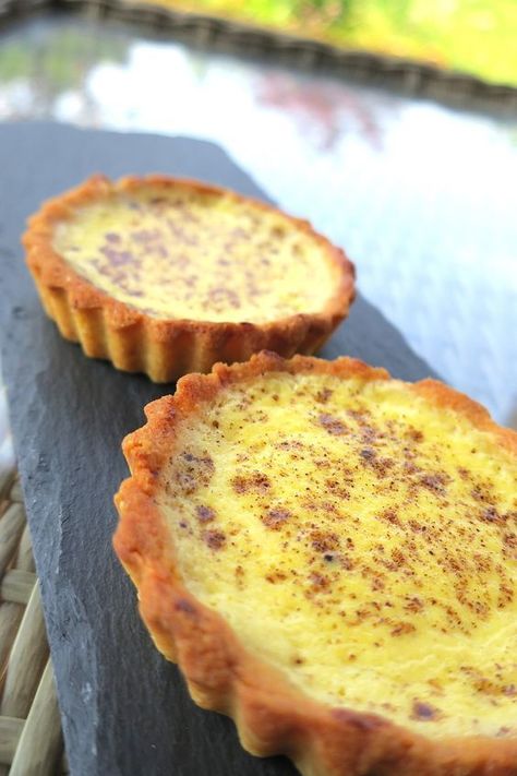 keto sugar free baked custard tarts Lowcarb Deserts, Keto Tarts, Keto Custard, Keto Pie, Custard Tarts, Baked Custard, British Desserts, Sweet Pies, You're Worth It