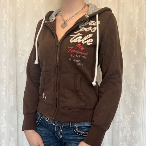 Y2K 2000s Chocolate Brown Vampire Girlfriend Aeropostale Long Sleeve Hoodie #y2k #y2ktashion #2000s # 2000sfashion #twilight #depop #BellaSwan #Thevampirediaries #elenagilbertcore #aeropostale Brown Vampire, Aeropostale Outfits, Vampire Girlfriend, 2000s Outfit, Aeropostale Hoodies, Aeropostale Sweater, 2000s Clothes, Hoodie Y2k, 2000s Outfits