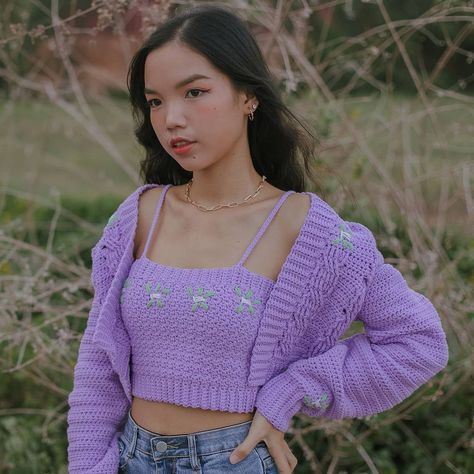 Purple Crochet Outfit, Purple Crochet Cardigan, Crochet A Crop Top, Girls Top Design, Quick Easy Crochet, Crochet Sweater Design, Pattern Outfits, Purple Set, Crochet Crop Top Pattern