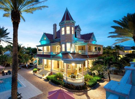 17 of the Most Romantic Hotels in Key West Florida for Couples Key West Florida Hotels, Key West Cottage, Couples Getaway, Key West Style, Key West Hotels, Key West Resorts, Romantic Hotels, Key West Wedding, Honeymoon Resorts