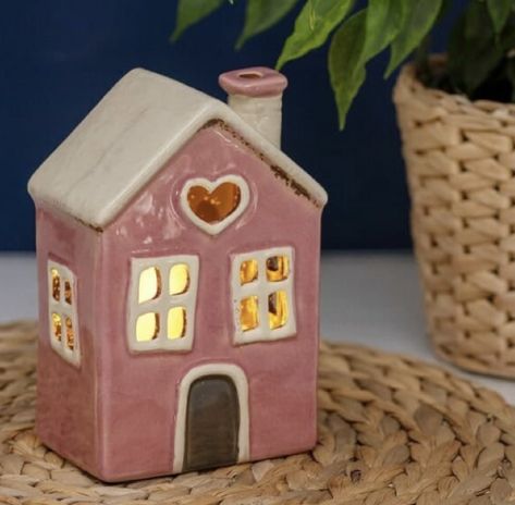 Clay House Tea Light Holder, House Pottery Ideas, House Tealight Holder, Ceramic Watch Holder, Clay House Candle Holder, Pottery Houses Ideas, Ceramic Tealight Holder, Ceramic Glazing Ideas, Clay Houses Diy