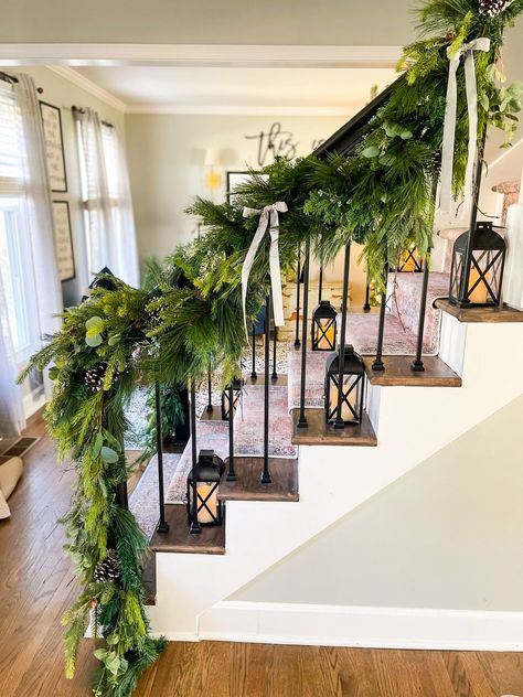 Real Garland On Staircase, Garland And Stockings On Staircase, Cedar Garland Staircase, Christmas Garland On Stairs Railings, Christmas Garland On Staircase, Hanging Garland On Stairs, Christmas Decor Stairs Railings, Greenery On Staircase, Garland For Stairs Railings