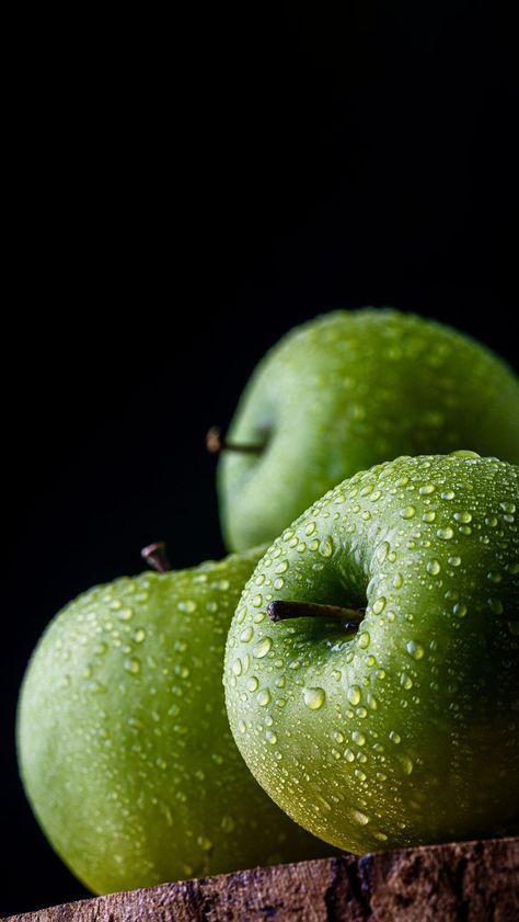 Creative Macro Photography, Fruit Shoot, Energizing Colors, Unique Iphone Wallpaper, Green Apples, Fruit Photography, Apple Fruit, Exotic Fruit, Logo Design Template