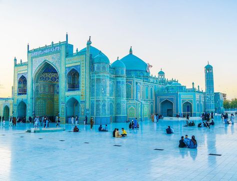 Robert Michael Poole • Travel on Instagram: “At the heart of Mazar-i-Sharif is this most magnificent mosque and the inspiration for my travel to Afghanistan - the #BlueMosque ⠀⠀⠀⠀⠀⠀⠀⠀⠀…” Afghanistan Mosque, Blue Mosque, My Travel, Islamic Architecture, East London, Dream Home Design, Islamic Art, Barcelona Cathedral, Taj Mahal