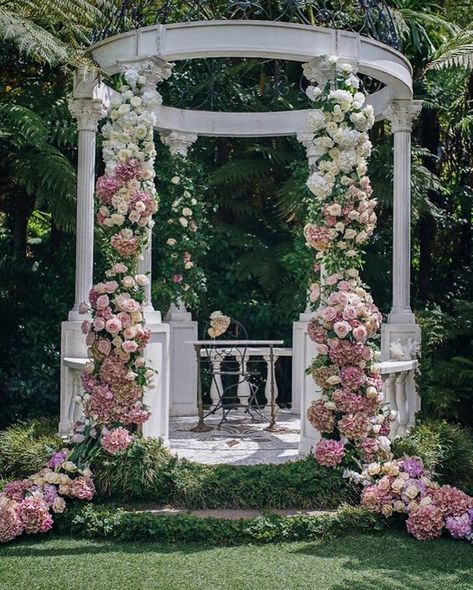 Gazebo Wedding, Castle Aesthetic, Royal Aesthetic, Royal Garden, Beautiful Castles, Garden Structures, Pretty Places, Dream Garden, Love Flowers