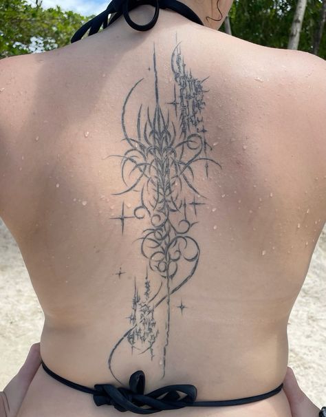 Aespa Core Tattoo, Cybersiligm Tattoo, Back Cybersigilism Tattoo, Cybersigilism Spine Tattoo, Sigil Back Tattoo, Cybersigilism Back Tattoo, Cybersigilism Tattoo Back, Tattoo Sigilism, Dumbest Tattoos