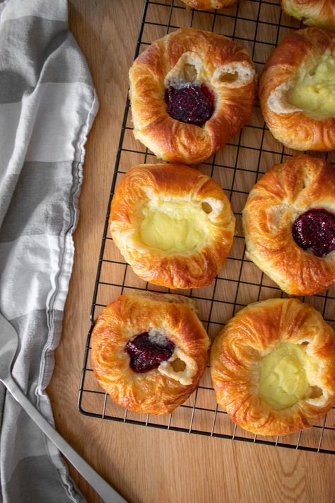 Spandauer (Danish Pastry with Custard or Jam) Mini Danish, Danish Pastry Dough, Pastry Dough Recipe, Danish Pastries, Danish Recipe, Danish Pastry, Danish Food, Jam Recipe, Pastry Dough