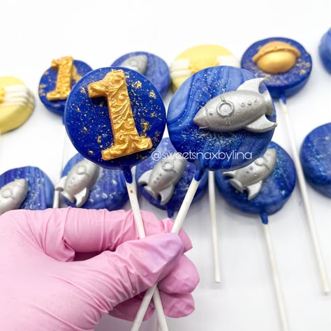 Space Themed Oreos, Space Theme Cakepops, Outer Space Desserts, Outer Space Cake Pops, Space Theme Treats, First Trip Around The Sun Cake Pops, Space Theme Cake Pops, Space Strawberries, Space Cake Pops