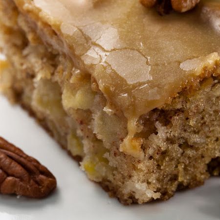 Apple Cake Apple Cake Recipe, Fresh Apple Cake, Bolo Fit, Pecan Cake, Apple Cake Recipes, A Piece Of Cake, Piece Of Cake, Apple Cake, Sweets Treats