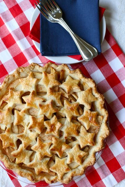 Do you think of apple pie as a summer or fall food?  Or both?  Even though apple season is in the fall, I will always associate apple pie with summer and more specifically with the Fourth of July.  Back when Ben and I were first living together and I was just learning how to cook … American Apple Pie, 4th Of July Desserts, Blue Cottage, July Ideas, Apple Pie Recipes, Köstliche Desserts, Patriotic Holidays, Pies And Tarts, Star Spangled