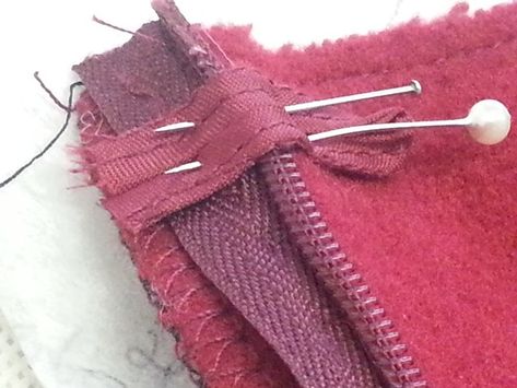 Invisible Zipper finish sewing tip – make & wear – sewing-knitting-making Advanced Sewing, Sewing 101, Sewing Tutorials Clothes, Couture Sewing Techniques, Clothes Sewing, Sewing Class, Diy Sewing Clothes, Couture Sewing, Sewing Lessons