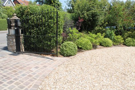 Circular Gravel Driveway - Outerspace Cobblestone And Gravel Driveway, Large Gravel Driveway, Circular Driveway With Carport, In And Out Driveway Ideas, Georgian Driveway, Small Gravel Driveway Ideas, Cottage Driveway Ideas, Bungalow Driveway, Circular Driveway Landscaping