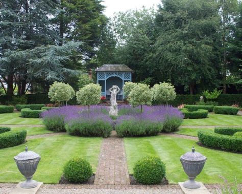 Wrought Iron Garden Gates, Formal Garden Design, Parterre Garden, Late Summer Flowers, Ideas For Gardens, Cottage Garden Plants, Formal Garden, Classic Garden, Farmhouse Garden