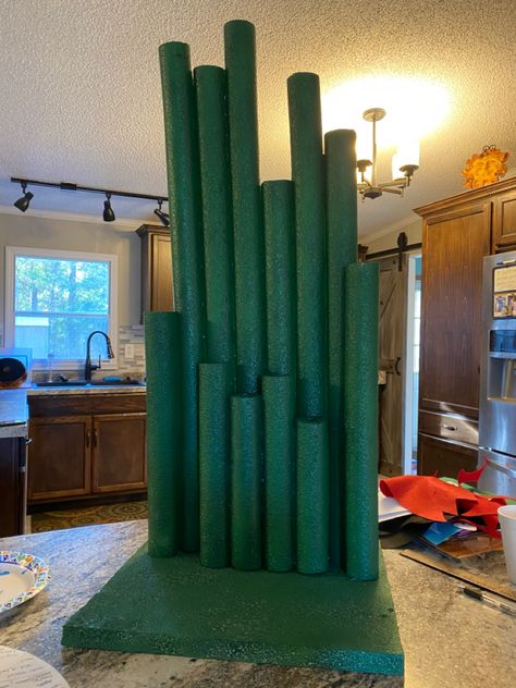 Emerald Castle Wizard Of Oz, The Wiz Costumes Diy, Pool Noodle Emerald City, Wizard Of Oz Set Design Simple, Wizard Of Oz Concessions, Wizard Of Oz Emerald City Decorations, Wizard Of Oz Golf Cart Decorations, Emerald City Set Design, Wizard Of Oz Decorations Emerald City