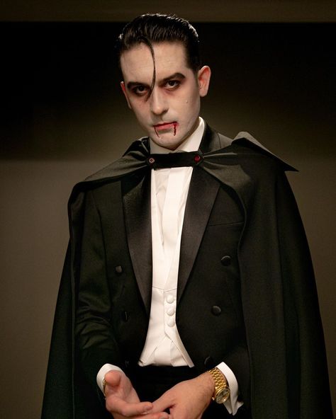 Mens Vampire Makeup, Dracula Makeup, Vampire Makeup Looks, Nights In The City, Vampire Makeup Halloween, Dracula Costume, Vampire Halloween Costume, Vampire Look, Vampire Costumes