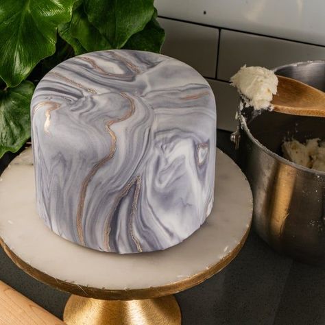 Fondant Covered Cakes, Cake Marble Design, Marble Cake Design, Marble Effect Cake, Decorating For Party, Marble Cakes, Marbled Cake, Cake Marble, Pictures Of Cakes