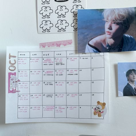 Coquette Locker Decor, Shoujo Room, Pc Binder Deco, Cutecore Journal Ideas, Kpop Deco Journal, Kpop Bullet Journal, Study Desks, October Calendar, Study Place