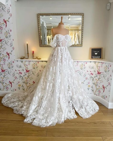 White Lace & Butterflies (@whitelaceandbutterflies) • Instagram photos and videos White Lace And Butterflies, Corset Wedding Dresses, Luulla Dresses, Dresses For Bride, Bridal Dresses Lace, Wedding Dresses Corset, Wedding Gowns Lace, Dresses Lace, Wedding Dress Shopping